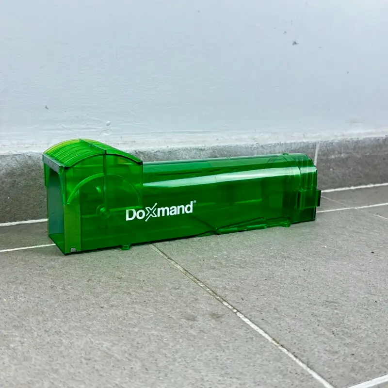Doxmand Élvefogó patkánycsapda a fal mellett